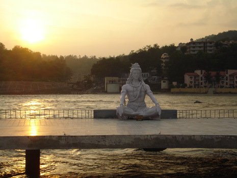 Shiva - pôr-do-sol no rio Ganges Shiva - pôr-do-sol no rio Ganges